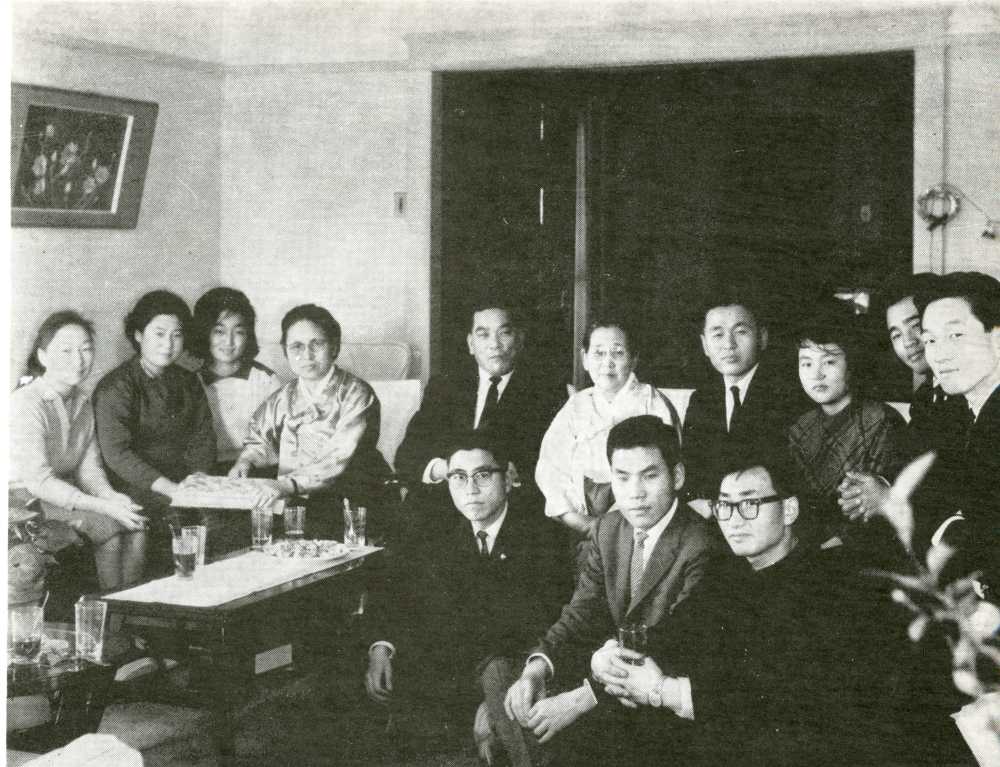 학생들과 함께, 1965